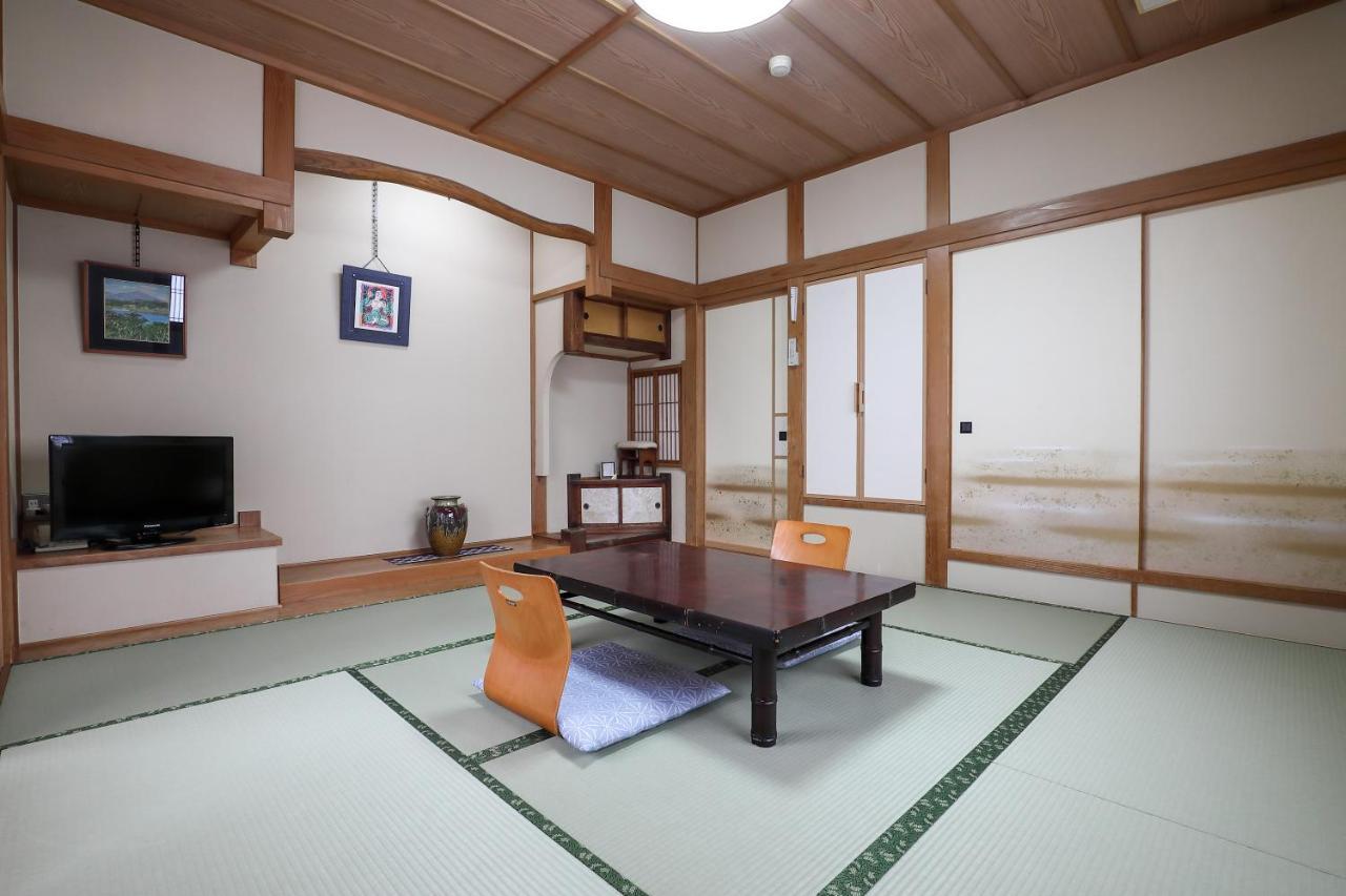 Tsukasaya Ryokan Tsuruoka Exterior photo