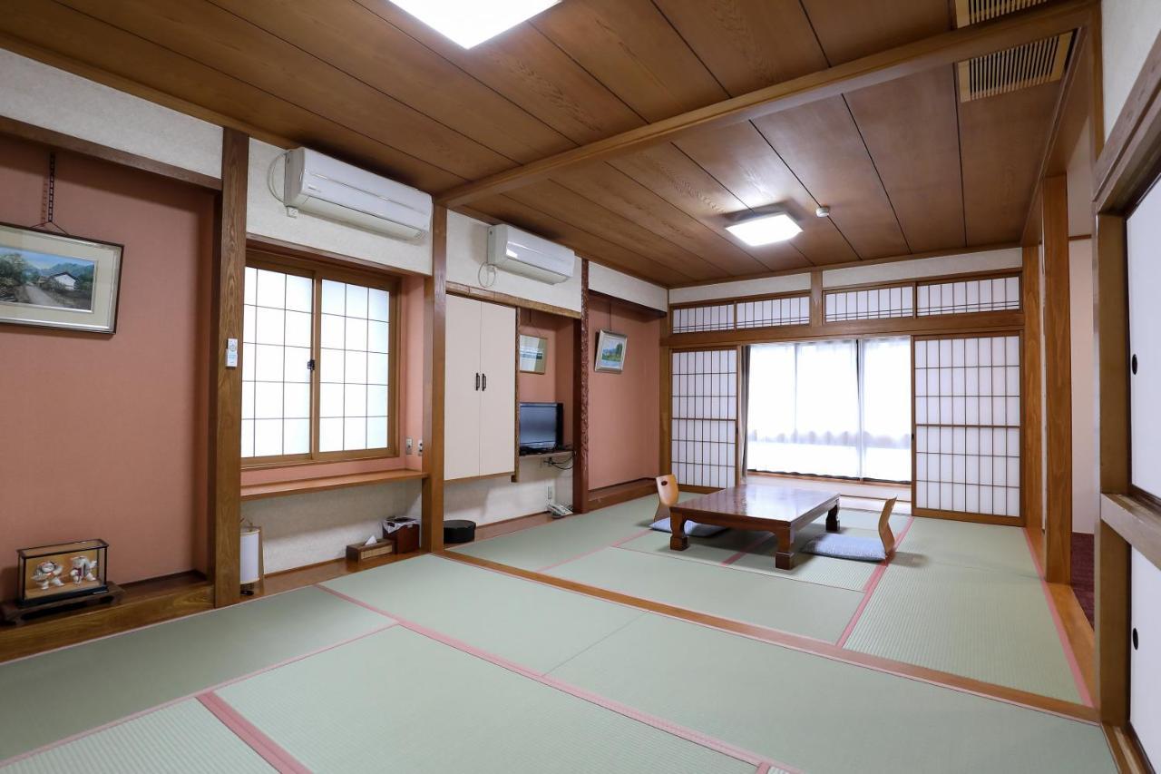 Tsukasaya Ryokan Tsuruoka Exterior photo